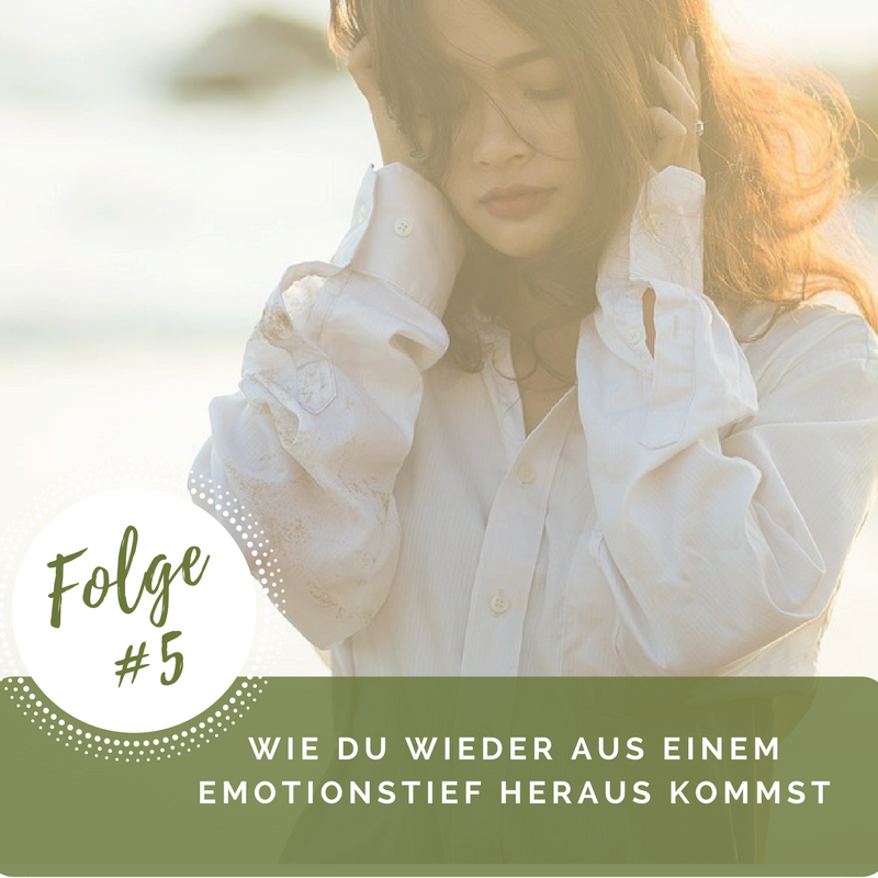 Kennst du es auch, dass dich mit einem Mal die Emotionen packen? Du fühlst dich durch eine Situation in negativen Gefühlen gefangen oder wachst gleich am Morgen schon mit einem Stimmungstief auf? Du möchtest unbedingt positiv denken und aus diesen Gedanken und Emotionen kommen, aber du scheinst darin gefangen zu sein? Dann höre dir unbedingt diese Folge des Podcasts an! :) Du kannst dieser Folge aber auch wertvolle Informationen entnehmen, wenn es dir gerade super geht, du diese Phasen in deinem Leben aber auch kennst, so dass du direkt gewappnet bist für den Fall, dass dich eine solche Emotionswelle erwischt.